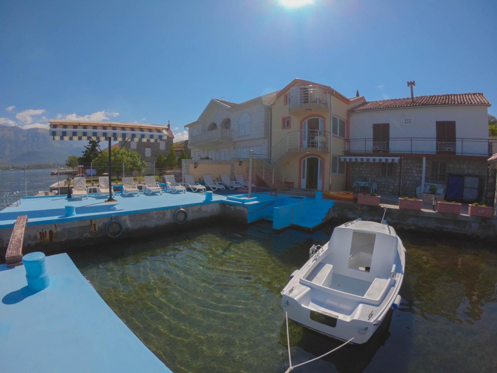 Porto Del Sole Apartments Тиват Екстер'єр фото