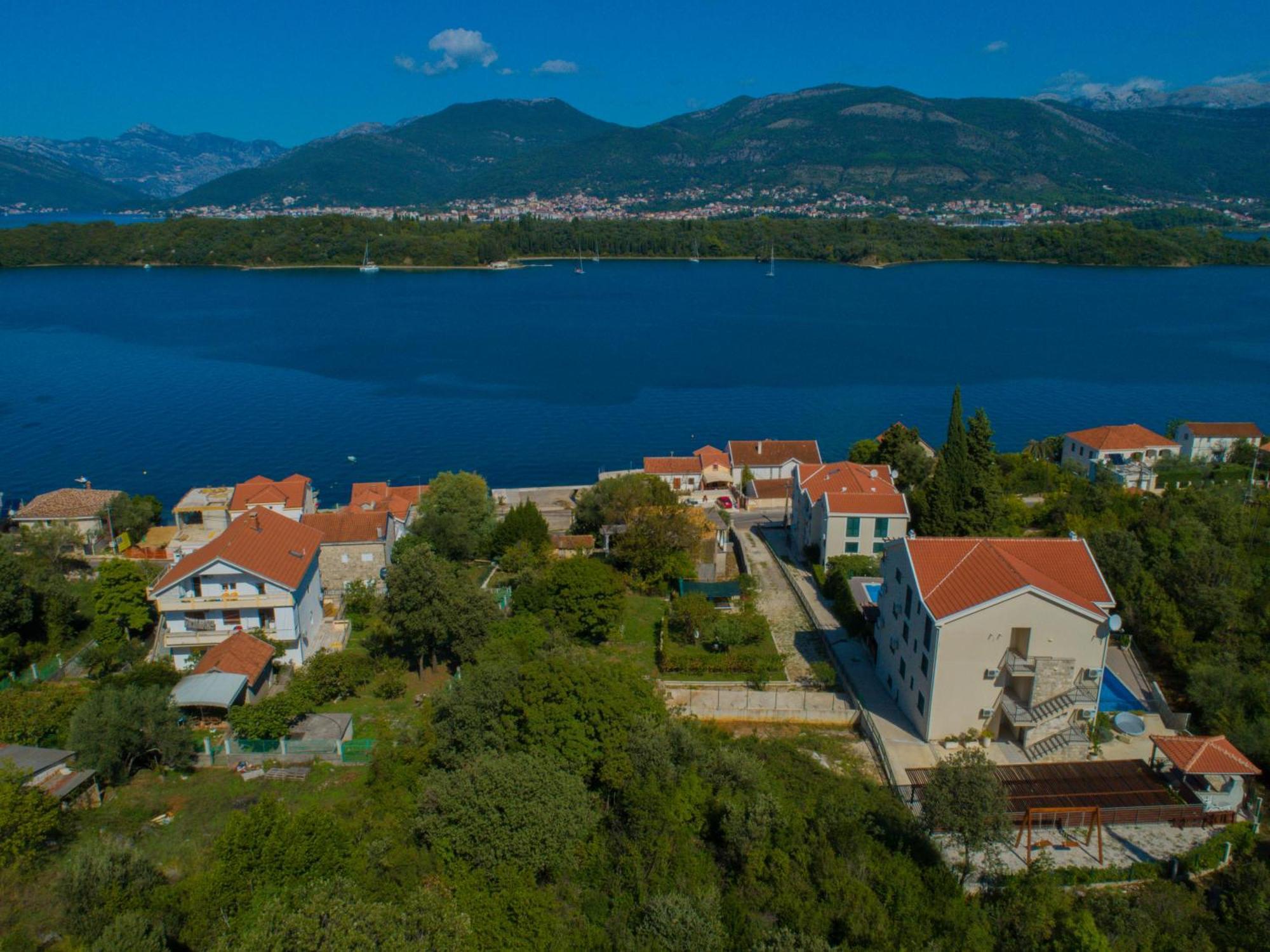 Porto Del Sole Apartments Тиват Екстер'єр фото